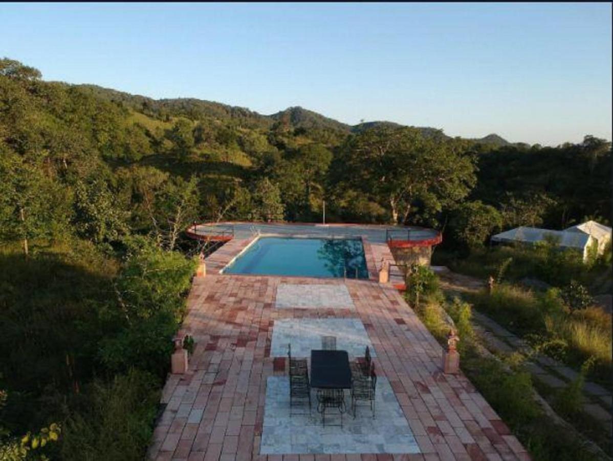 The Sky Imperial Jungle Camp Resort クンバルガル エクステリア 写真