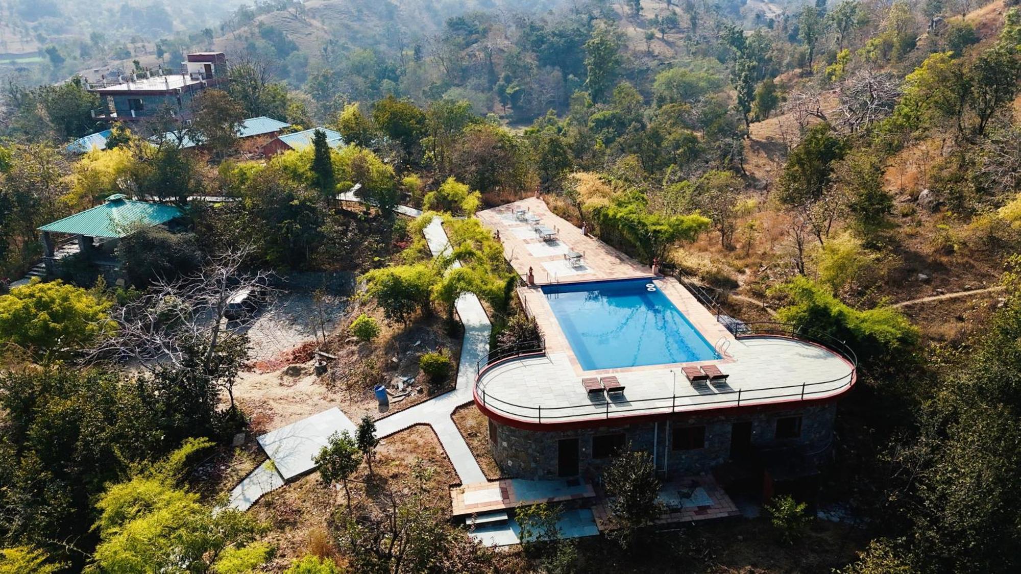 The Sky Imperial Jungle Camp Resort クンバルガル エクステリア 写真